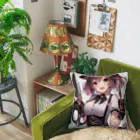 「ワンダーワールド」の部屋に忍び込んできた可愛らしい女の子😍 Cushion