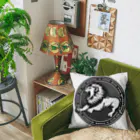 Ａ’ｚｗｏｒｋＳのLION IN A CIRCLE Cushion