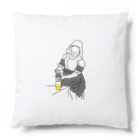 ビールとアート TM-3 Designの名画 × BEER（牛乳を注ぐ女）黒線画-ホワイト Cushion