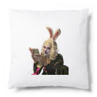 ヴァイオレットビアガーデンの新春デブうさぎガール Cushion