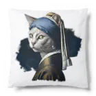 Hamidusのパールイヤリングをした猫- Vermeerの笑える絵画 Cushion