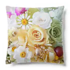 meke flowersのレモンイエローとアップルグリーン Cushion