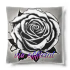 vieのBLACK_rose Cushion