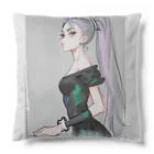 【怪しいゲーム部屋】の凛とした女性 Cushion