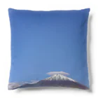 富士山のある景色の富士山と傘雲 クッション
