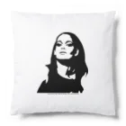 ファンシーTシャツ屋の長髪女性のモノクロデザイン Cushion