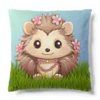 Vasetti_pressの草の中に座っているハリネズミ Cushion