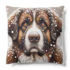 Ama'sの雪の中しかめっ面の犬さん Cushion