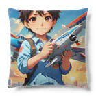 YUIMUNI-ユイム二の空を駆けるかっこいい飛行機模型を手にした子供 Cushion