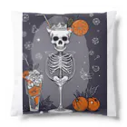 Skeletonのユニークなスケルトンアートがおしゃれに輝く！ Cushion