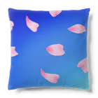 Lily bird（リリーバード）の花びらの舞う青空 Cushion