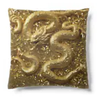 龍のエネルギーの煌めくゴールドドラゴン Cushion