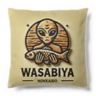 わさび屋の宇宙人の木彫×WASABIYA Cushion