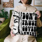 半分工房のDon't Trust Government クッション