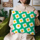 座布団のお花に紛れる目玉焼き Cushion