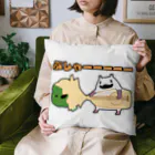 うさやのマヨネーズを手にブロッコリーと闘うパンダモドキ Cushion