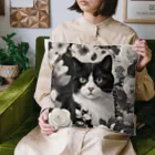 capcat1919のハチワレ白黒猫とジャスミン クッション