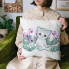 nya-mew（ニャーミュー）のカタクリニャーちゃん Cushion