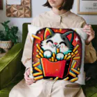 StyleMeのポテトを食べる猫 Cushion