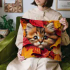 IloveCatのもみじちゃんが、キュートに遊んでいる姿 Cushion