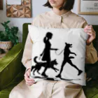 AI間違い探しの犬を散歩する女の子のシルエット Cushion