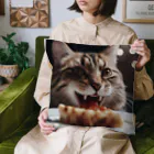 feliceのごはんを食べている猫 Cushion