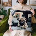 ペチャPECHA堂のDrive with a Pug クッション