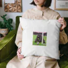 ganeshaのサッカーでゴールを守る白黒のゴリラ Cushion