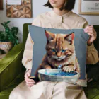 nekoと鉄の水を飲んでいる猫 Cushion