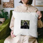 animalzの力強くどんと構えるゴリラ Cushion