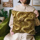龍のエネルギーの煌めくゴールドドラゴン Cushion