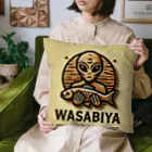 わさび屋の宇宙人の木彫×WASABIYA Cushion