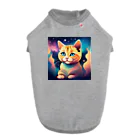 猫の憩い場の夜空を見つめる猫 Dog T-shirt