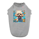 ワンちゃん大好きの熱帯魚と遊ぶトイプードル Dog T-shirt