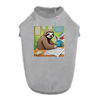 hobopoの"A Sloth Trying Various Things"  ドッグTシャツ