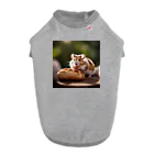 Yleのパンを食べたいハムスター！ Dog T-shirt