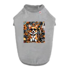 アニマルアーティファクトの楽器に囲まれているコーギー Dog T-shirt