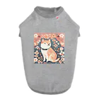 Grazing Wombatの日本画風、柴犬と桜-Japanese-style painting of a Shiba Inu with cherry blossoms ドッグTシャツ