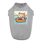 子猫カーニバルの子猫が船で美味しいお魚食べたよ Dog T-shirt