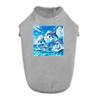 snow-birdの海で遊ぶイルカたちの楽しい風景 Dog T-shirt