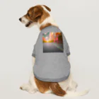 エビマヨショップの鮮やかな街中のイラストグッズ Dog T-shirt