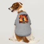 もふもふの火災現場の勇敢な消防士のグッズ Dog T-shirt