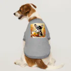 DeenaDeeのAutumn Curiosity: Chihuahua & Mug Magic 秋の好奇心: チワワとマグカップ Dog T-shirt