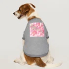 ペコりんショップのピンクフラワーバタフライ Dog T-shirt