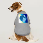 noiSutoaの青いボールの神秘的な美しさ Dog T-shirt