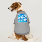 snow-birdの海で遊ぶイルカたちの楽しい風景 Dog T-shirt