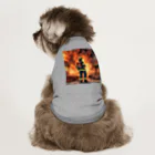 もふもふの火災現場の勇敢な消防士のグッズ Dog T-shirt