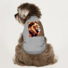 potechi2の毛づくろいをしているライオンの腹部 Dog T-shirt