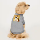 Cyber Chickenの王冠をかぶった太った柴犬 Dog T-shirt