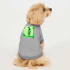 田舎老人只爺のゴルフしている美人 Dog T-shirt